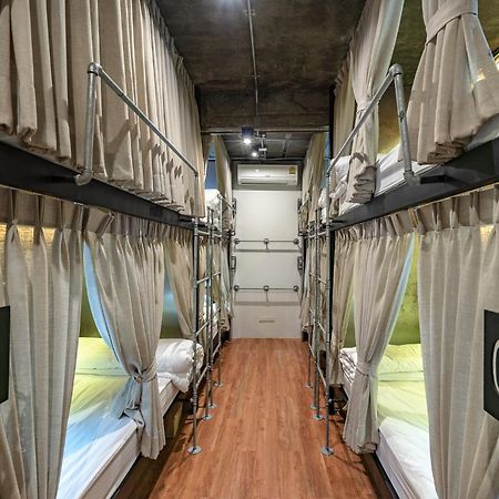 OYO 704 Siam Plug In Hostel Bangkok Exterior foto