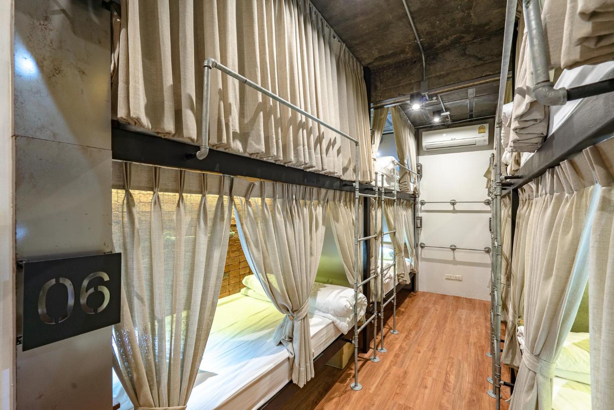 OYO 704 Siam Plug In Hostel Bangkok Exterior foto