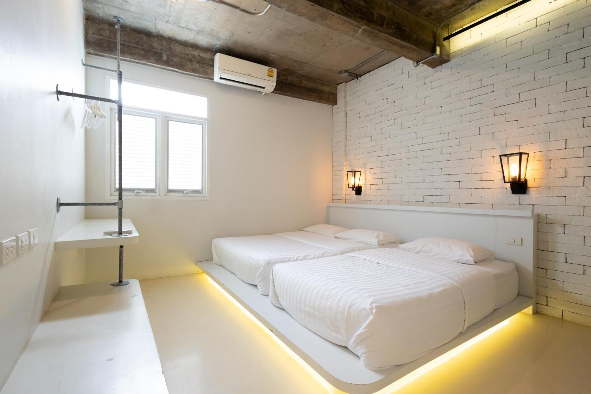 OYO 704 Siam Plug In Hostel Bangkok Exterior foto