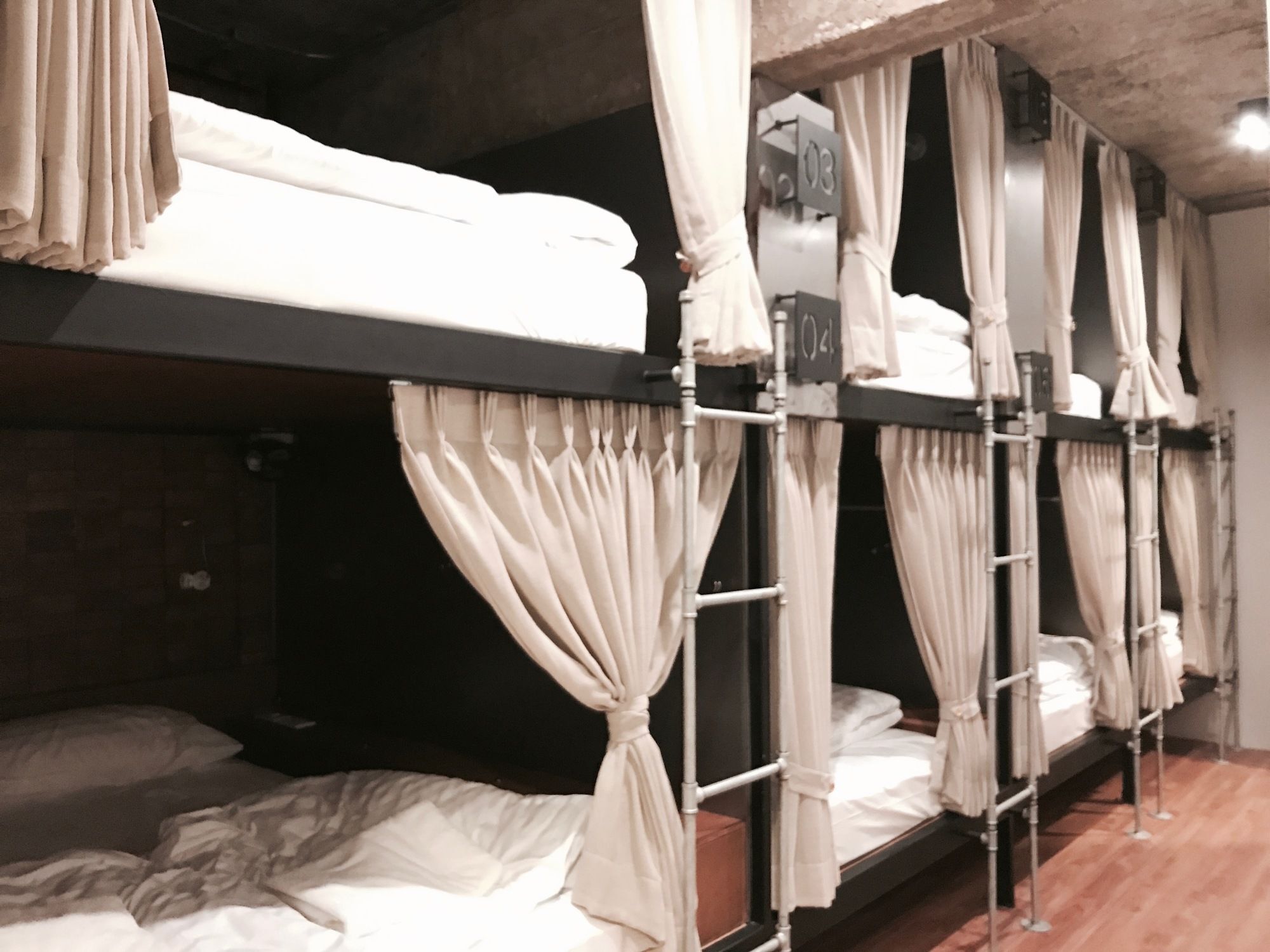 OYO 704 Siam Plug In Hostel Bangkok Exterior foto
