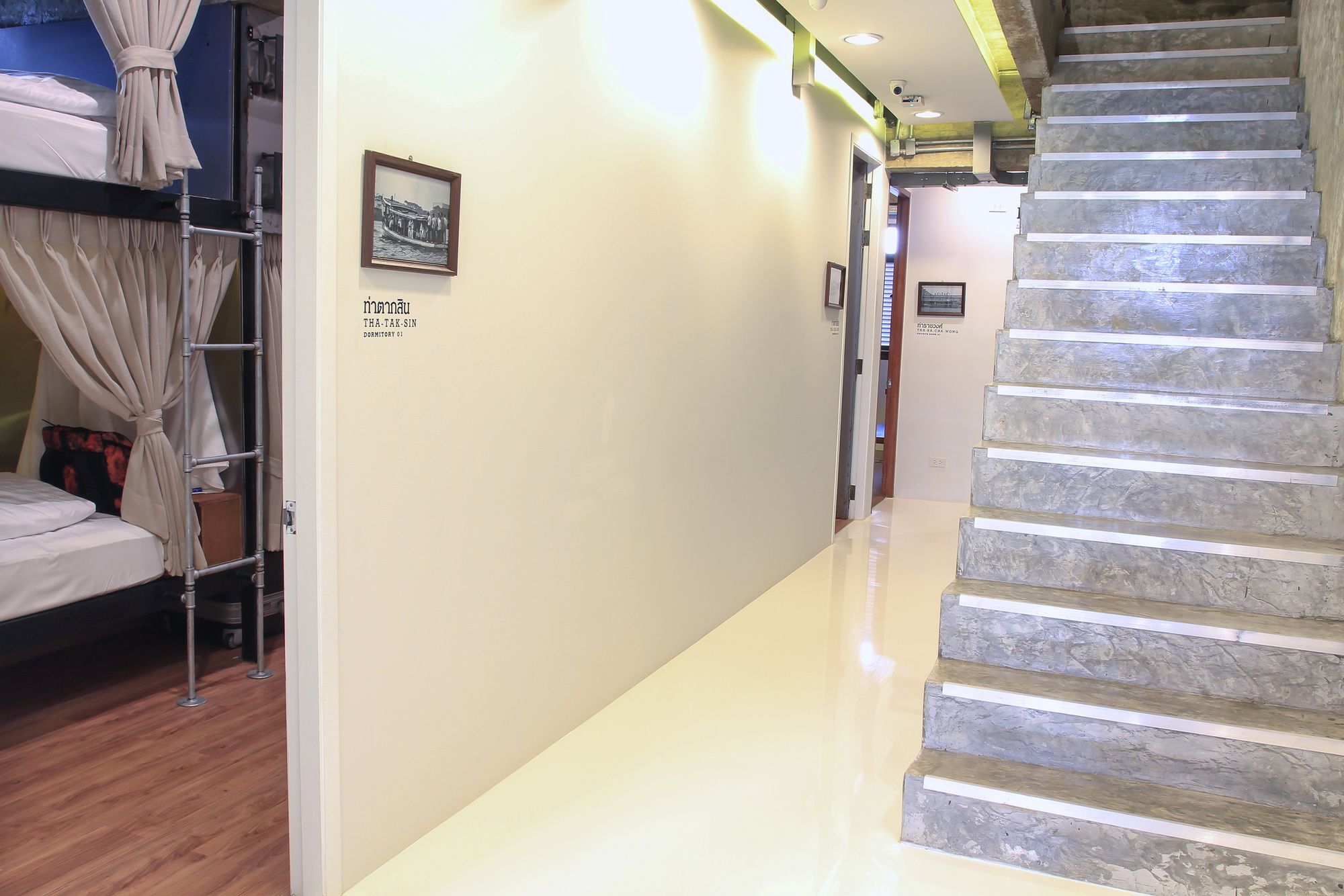 OYO 704 Siam Plug In Hostel Bangkok Exterior foto